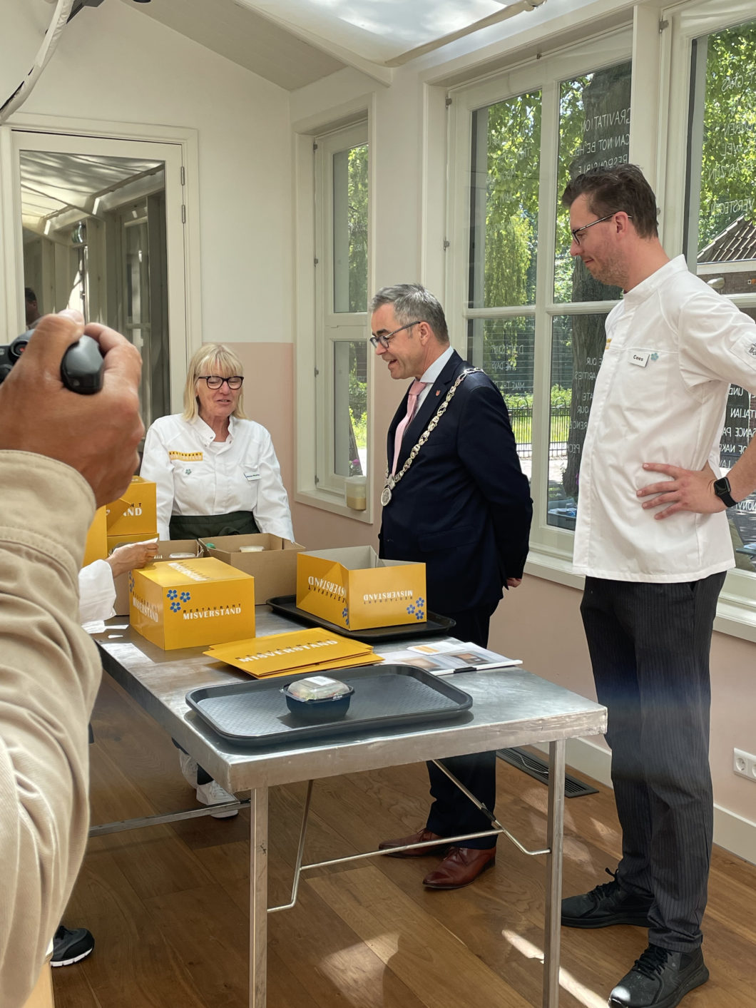 Vanaf 1 september te zien: televisieprogramma Restaurant Misverstand in museumcafé Thuys 2