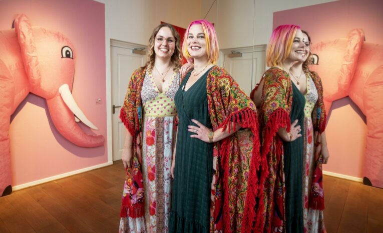 Dutch Girls In Museums bij Tabu de roze olifant voor het Noordhollands Dagblad (2023)